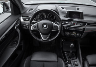 Подержанный автомобиль BMW X1 2019 года (15 фото)