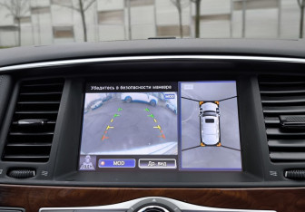 Подержанный автомобиль Infiniti QX80 2017 года (35 фото)