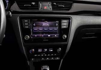 Подержанный автомобиль Skoda Rapid Liftback 2018 года (20 фото)