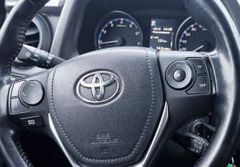 Подержанный автомобиль Toyota RAV4 2018 года (25 фото)