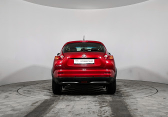 Подержанный автомобиль Nissan Juke 2013 года (6 фото)