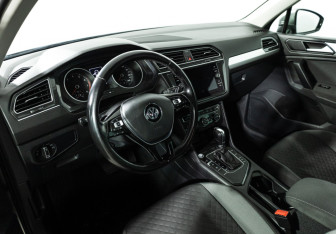 Подержанный автомобиль Volkswagen Tiguan 2019 года (11 фото)