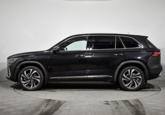 Подержанный автомобиль Geely Monjaro 2024 года (8 фото)