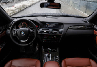 Подержанный автомобиль BMW X3 2012 года (10 фото)