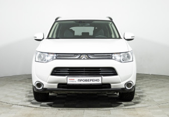 Подержанный автомобиль Mitsubishi Outlander 2012 года (2 фото)
