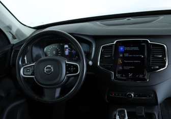 Подержанный автомобиль Volvo XC90 2020 года (11 фото)