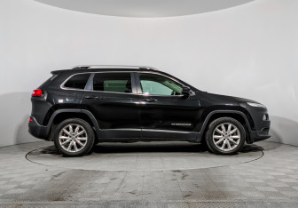 Подержанный автомобиль Jeep Cherokee 2014 года (4 фото)