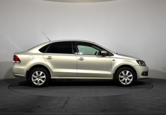 Подержанный автомобиль Volkswagen Polo Sedan 2012 года (4 фото)
