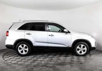 Подержанный автомобиль Kia Sorento 2013 года (4 фото)