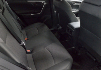 Подержанный автомобиль Toyota RAV4 2020 года (13 фото)