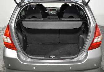 Подержанный автомобиль Honda Jazz 2008 года (18 фото)