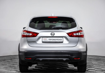 Подержанный автомобиль Nissan Qashqai 2017 года (6 фото)