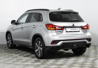 Подержанный автомобиль Mitsubishi ASX 2018 года (7 фото)