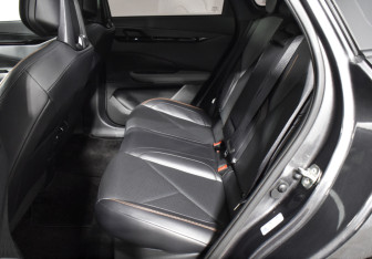 Подержанный автомобиль Changan UNI-V 2023 года (11 фото)