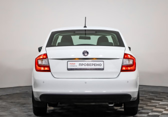 Подержанный автомобиль Skoda Rapid Liftback 2015 года (7 фото)