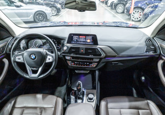Подержанный автомобиль BMW X3 2020 года (17 фото)