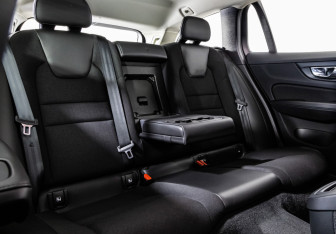 Подержанный автомобиль Volvo V60 Cross Country 2020 года (26 фото)