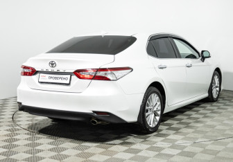 Подержанный автомобиль Toyota Camry Sedan 2021 года (5 фото)