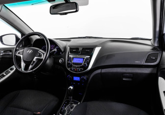 Подержанный автомобиль Hyundai Solaris Sedan 2012 года (9 фото)