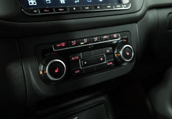 Подержанный автомобиль Volkswagen Golf Plus 2009 года (17 фото)