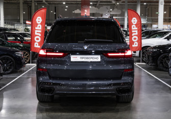 Подержанный автомобиль BMW X7 2020 года (11 фото)