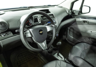 Подержанный автомобиль Chevrolet Spark 2012 года (11 фото)