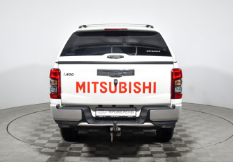 Подержанный автомобиль Mitsubishi L200 2022 года (6 фото)