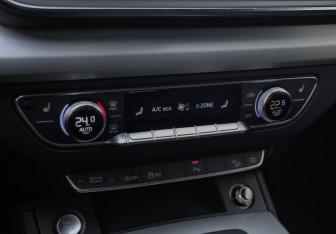 Подержанный автомобиль Audi Q5 2020 года (19 фото)