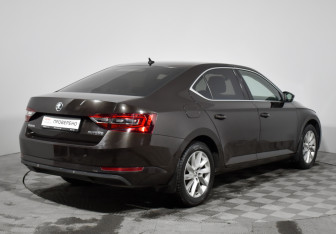 Подержанный автомобиль Skoda Superb Liftback 2018 года (5 фото)