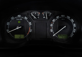 Подержанный автомобиль Skoda Octavia Liftback 2006 года (17 фото)