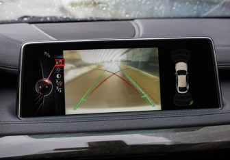 Подержанный автомобиль BMW X6 2016 года (17 фото)