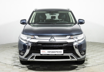 Подержанный автомобиль Mitsubishi Outlander 2019 года (2 фото)