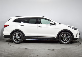 Подержанный автомобиль Hyundai Santa Fe 2018 года (4 фото)