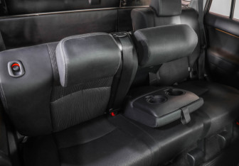 Подержанный автомобиль Toyota Land Cruiser Prado 2014 года (30 фото)