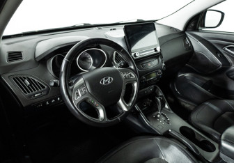 Подержанный автомобиль Hyundai ix35 2013 года (11 фото)