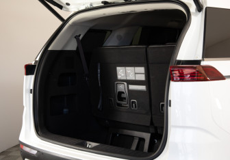 Подержанный автомобиль Kia Carnival 2022 года (33 фото)