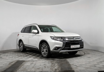 Подержанный автомобиль Mitsubishi Outlander 2017 года (3 фото)