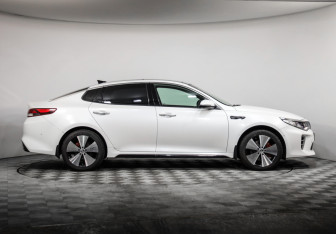 Подержанный автомобиль Kia Optima Sedan 2017 года (4 фото)
