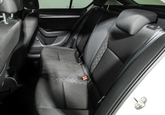 Подержанный автомобиль Skoda Octavia Liftback 2018 года (10 фото)