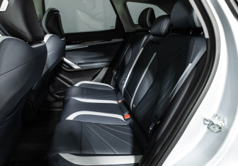 Подержанный автомобиль Geely Atlas 2024 года (10 фото)