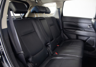 Подержанный автомобиль Mitsubishi Outlander 2013 года (18 фото)