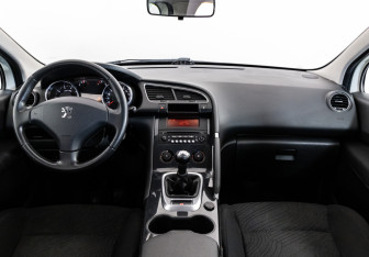 Подержанный автомобиль Peugeot 3008 2011 года (10 фото)