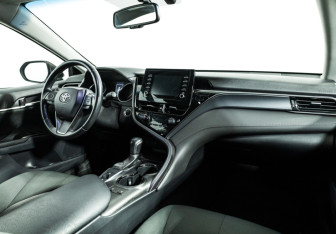 Подержанный автомобиль Toyota Camry Sedan 2021 года (9 фото)