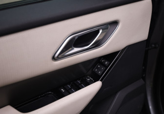 Подержанный автомобиль Land Rover Range Rover Velar 2017 года (23 фото)