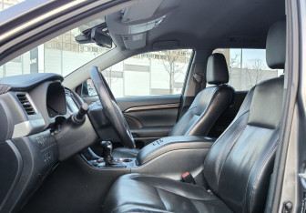 Подержанный автомобиль Toyota Highlander 2014 года (11 фото)