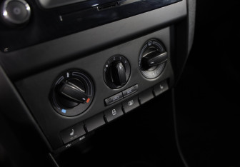 Подержанный автомобиль Skoda Rapid Liftback 2016 года (13 фото)