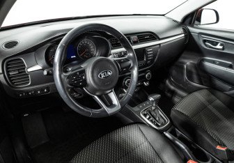 Подержанный автомобиль Kia Rio Hatchback 2019 года (11 фото)
