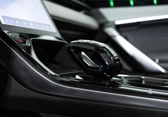 Подержанный автомобиль Geely Atlas 2023 года (18 фото)