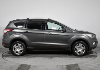 Подержанный автомобиль Ford Kuga 2018 года (4 фото)