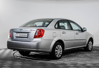 Подержанный автомобиль Chevrolet Lacetti Sedan 2012 года (5 фото)